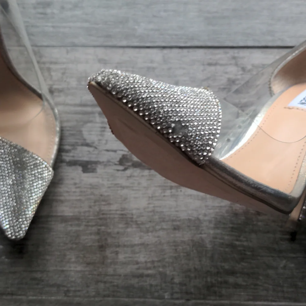 STEVE MADDEN Malibu Rhinestone Studded Clear Pump Size 6.5